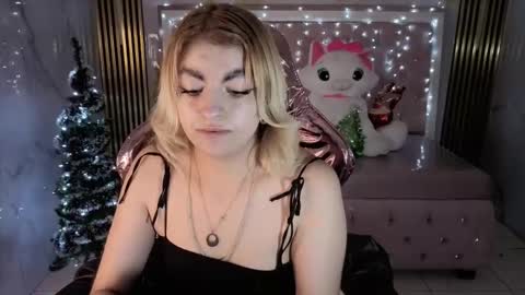 Lili online show from 11-28-25, 03:31