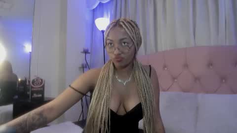 Lili online show from 10-11-25, 12:21