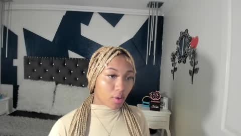 Lili online show from 10-19-25, 05:13