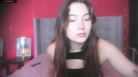 Snapshot of lili_luuu chatting on 09-19-25, 02:57 Lilu online show from 09-19-25, 02:57