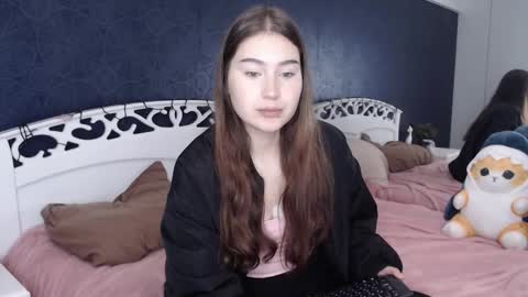 Snapshot of lili_luuu chatting on 10-01-25, 12:05 Lilu online show from 10-01-25, 12:05