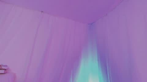 Snapshot of lili_tay chatting on 11-08-25, 05:01 Lili online show from 11-08-25, 05:01