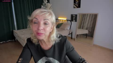 Lilia online show from 11-18-25, 09:36