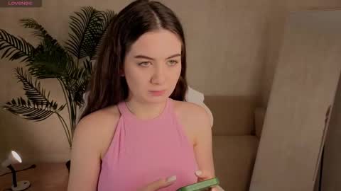 Snapshot of liliacrown chatting on 11-18-25, 05:06 Lilia online show from 11-18-25, 05:06