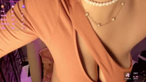 holis soy lily chang no olvides el pulgar arriba es muy importante para mi 3 independent model online show from 09-15-25, 08:20