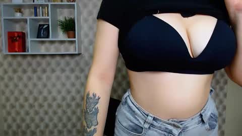 Snapshot of lilianalips chatting on 11-13-25, 09:41 Liliana online show from 11-13-25, 09:41