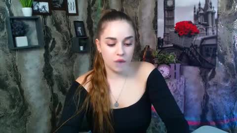 Snapshot of lilianalips chatting on 11-18-25, 11:58 Liliana online show from 11-18-25, 11:58