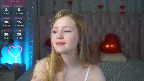 Snapshot of lilianhoward chatting on 02-08-26, 11:57 Lilian online show from 02-08-26, 11:57