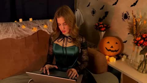 LilianLees online show from 10-27-25, 02:54