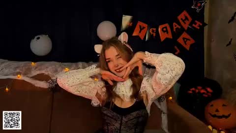 LilianLees online show from 10-31-25, 04:19