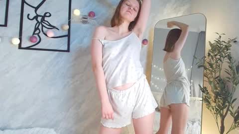 hi guys Im new here Im 18 years oldIve never had sex online show from 12-05-25, 01:52