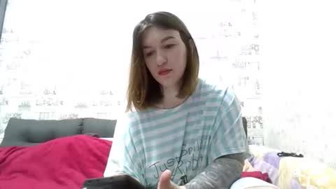 liliawoolf online show from 10-20-25, 04:02