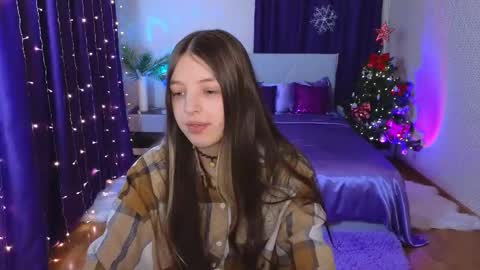 Lili Bakery online show from 12-23-24, 02:24