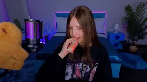 Lili Bakery online show from 09-16-25, 02:01