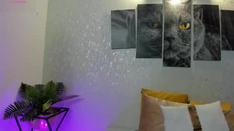 Lili Cooper online show from 11-15-25, 09:00