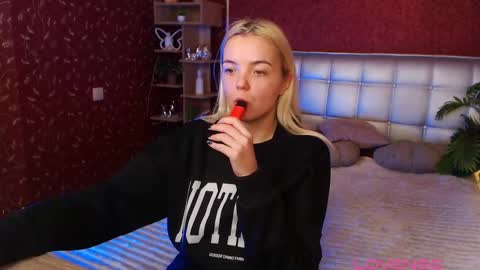 Snapshot of lilieanori chatting on 02-07-25, 10:52 Lilie online show from 02-07-25, 10:52