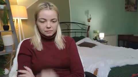 Snapshot of lilieanori chatting on 02-15-25, 11:06 Lilie online show from 02-15-25, 11:06