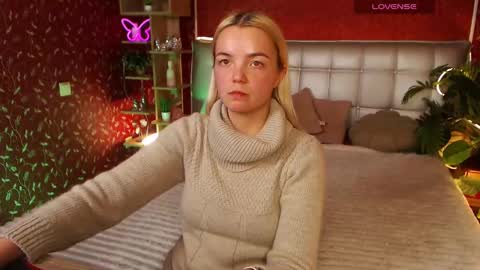 Snapshot of lilieanori chatting on 02-17-25, 06:26 Lilie online show from 02-17-25, 06:26