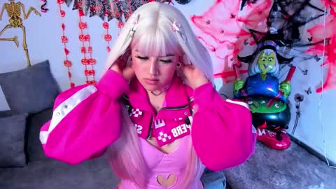 Snapshot of lilielou_ chatting on 10-29-25, 09:38 Lilie online show from 10-29-25, 09:38