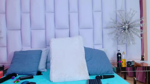 Lili online show from 12-21-24, 07:49