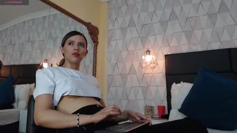 LilyJensen online show from 09-08-25, 09:25