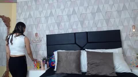 LilyJensen online show from 09-29-25, 08:24