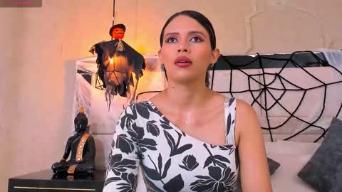 LilyJensen online show from 10-23-25, 07:01