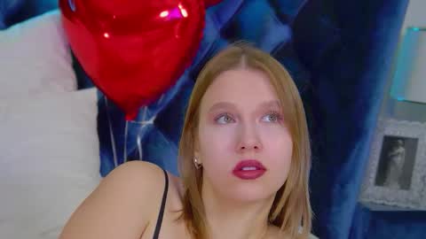 LiliLinn online show from 11-15-25, 05:05