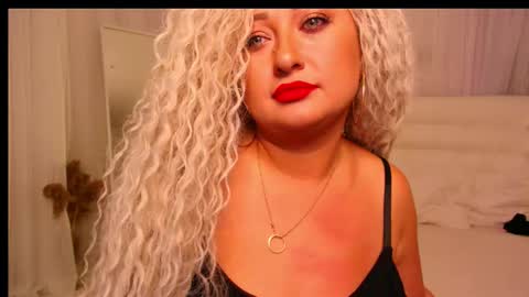 Snapshot of lilit_1love chatting on 09-19-25, 05:35 Lilit online show from 09-19-25, 05:35