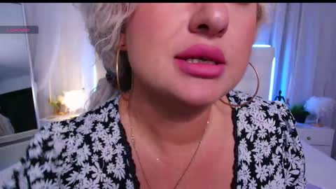 Snapshot of lilit_1love chatting on 09-21-25, 04:41 Lilit online show from 09-21-25, 04:41