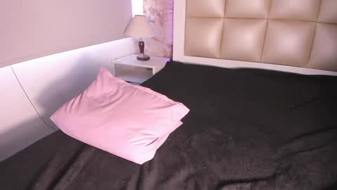 Snapshot of lilit_jade chatting on 01-22-25, 07:03 Lilit online show from 01-22-25, 07:03