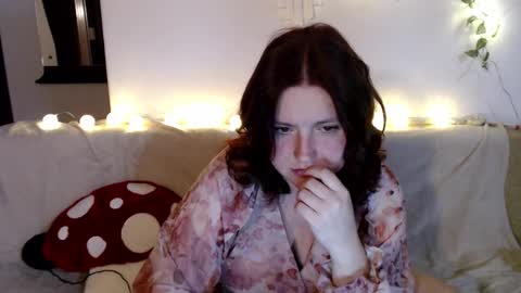 Snapshot of lilith___moon chatting on 10-14-25, 07:14 Lilly online show from 10-14-25, 07:14