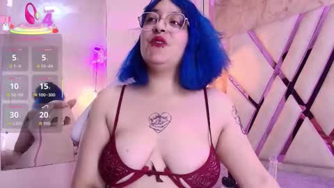 Snapshot of lilith_curvy chatting on 10-14-25, 08:20 online show from 10-14-25, 08:20