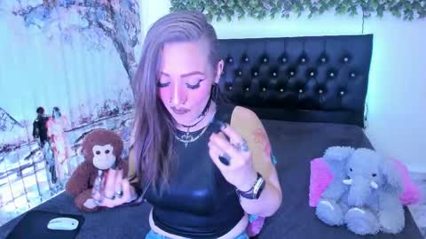 Snapshot of lilith_draven chatting on 02-25-26, 06:06 lilith draven online show from 02-25-26, 06:06