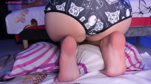 Lili online show from 10-30-25, 03:19