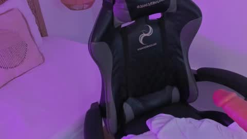 L I L I  online show from 03-05-26, 07:54