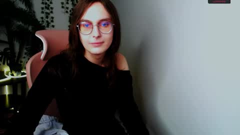 Snapshot of lilithiscute chatting on 10-18-25, 01:56 lilithiscute online show from 10-18-25, 01:56