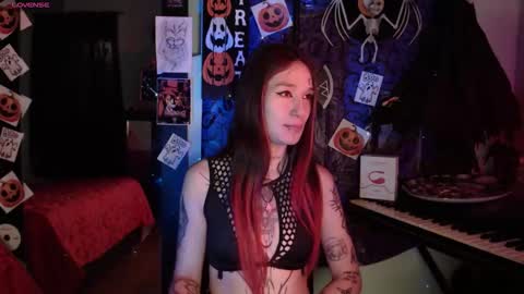 Snapshot of lilithword chatting on 10-15-25, 01:11 Call me Lilith online show from 10-15-25, 01:11