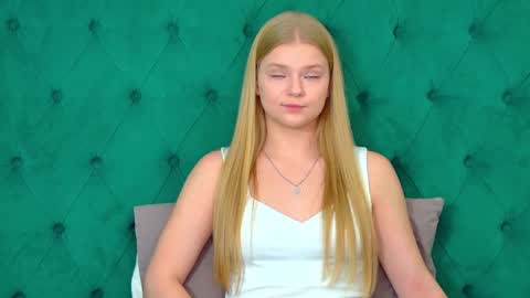 lilitrosen online show from 10-14-25, 05:36