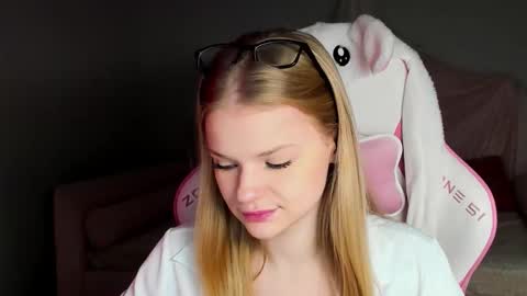 lilitrosen online show from 11-16-25, 06:19