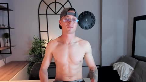 Snapshot of liljames_ chatting on 10-23-25, 08:18 Lil James online show from 10-23-25, 08:18