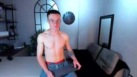 Snapshot of liljames_ chatting on 11-12-25, 04:57 Lil James online show from 11-12-25, 04:57