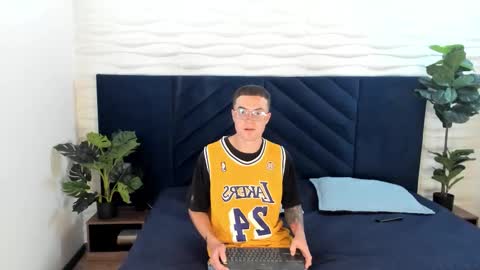 Snapshot of liljames_ chatting on 11-30-25, 08:02 Lil James online show from 11-30-25, 08:02