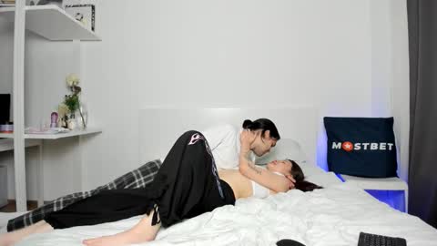 LilKimchii online show from 11-20-25, 04:23