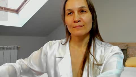 lillian_white1 online show from 02-12-25, 08:16
