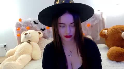 Snapshot of lilliana_moon chatting on 10-31-25, 10:27 lilliana_moon online show from 10-31-25, 10:27