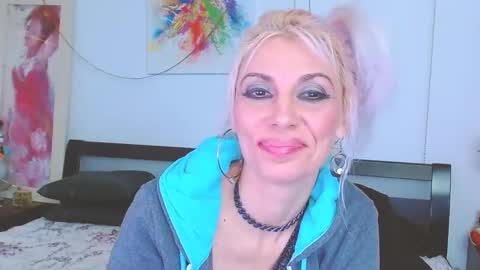 Lara online show from 02-05-25, 05:20