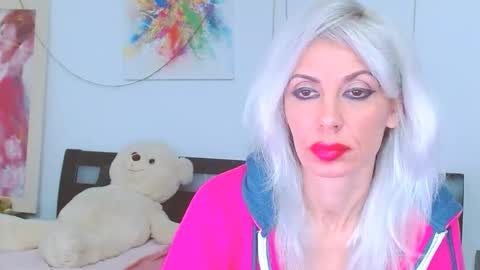 Lara online show from 12-21-25, 10:28