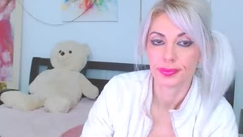 Lara online show from 02-15-26, 09:22