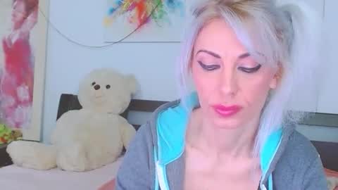 Lara online show from 03-08-26, 10:57